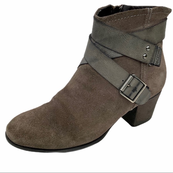 SKECHERS TAXI taupe suede heel boot. SZ 7